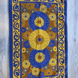 Fieldcrest Blue and Yellow Patterned Rug